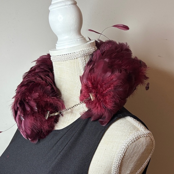 Vintage Elegant Burgundy Feathered Necklace or hat wrap - Picture 6 of 8